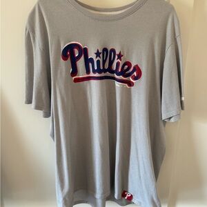Philadelphia Phillies Nike SS Gray T-Shirt. Nike sleeve detail. Men’s XXL